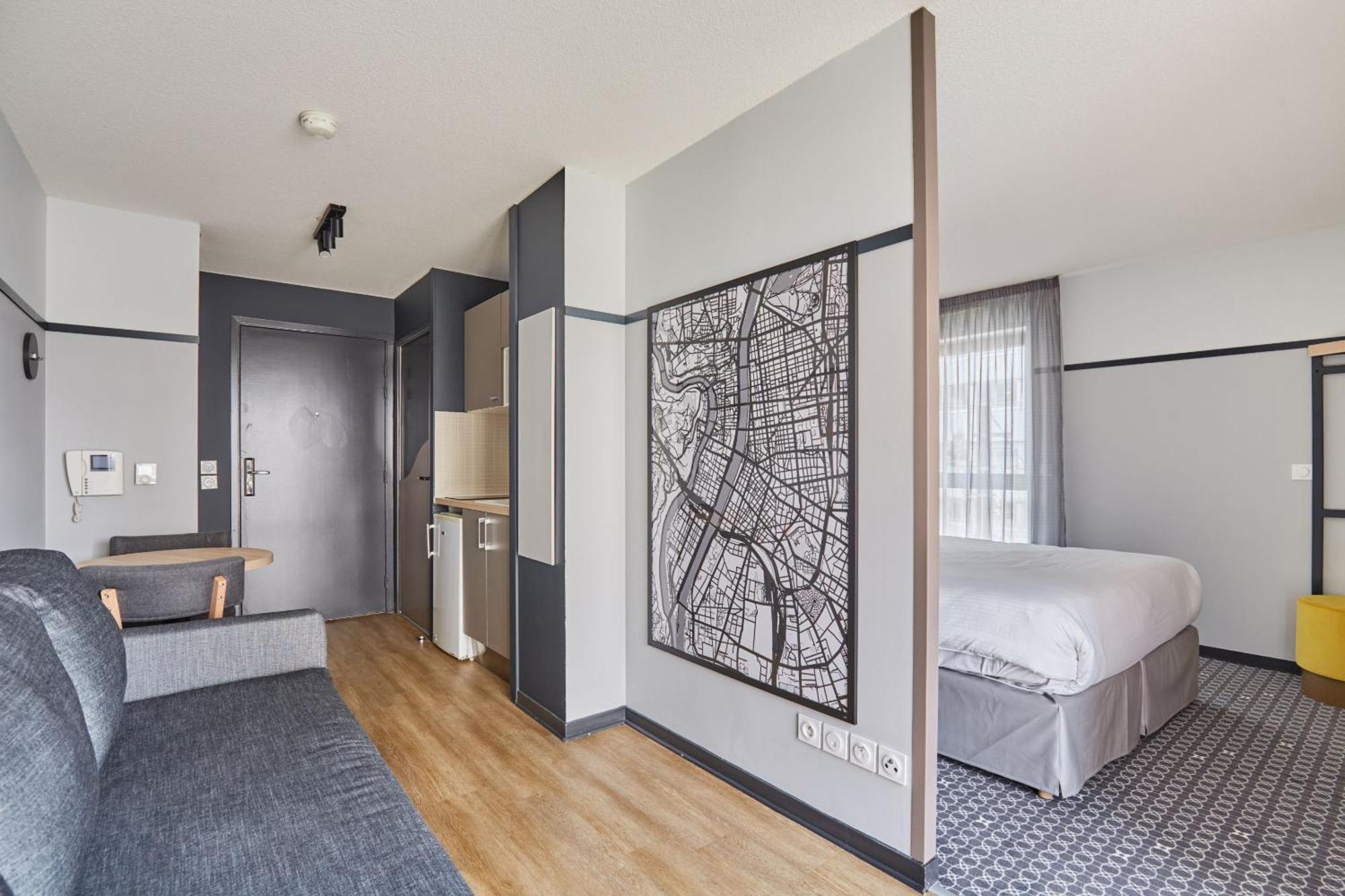อพาร์ตโฮเต็ล โอดาลี ลียง กงฟลูอองซ์ Aparthotel ภายนอก รูปภาพ