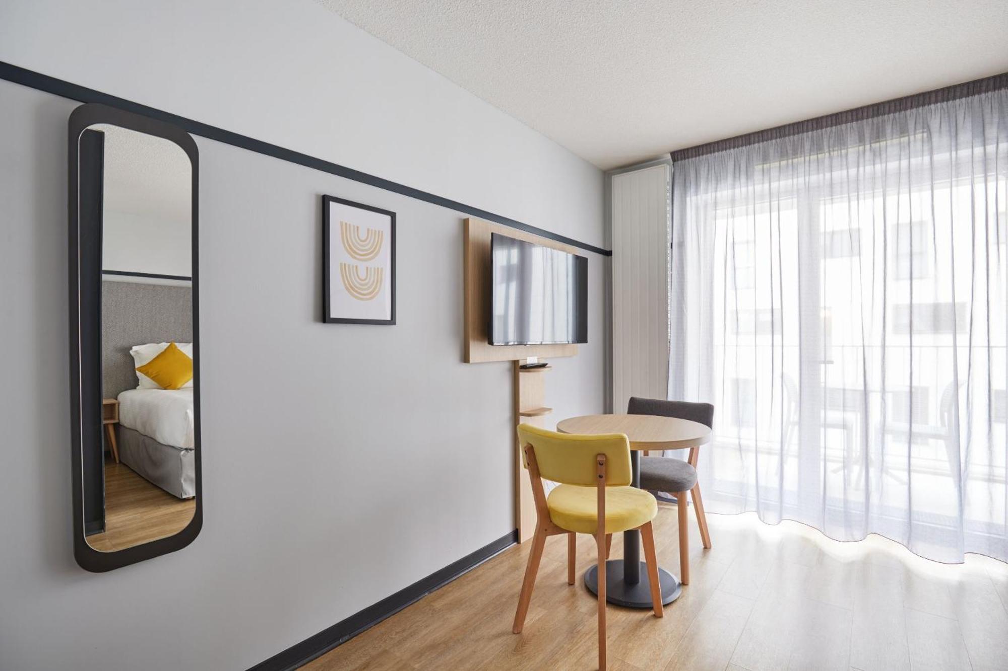 อพาร์ตโฮเต็ล โอดาลี ลียง กงฟลูอองซ์ Aparthotel ภายนอก รูปภาพ