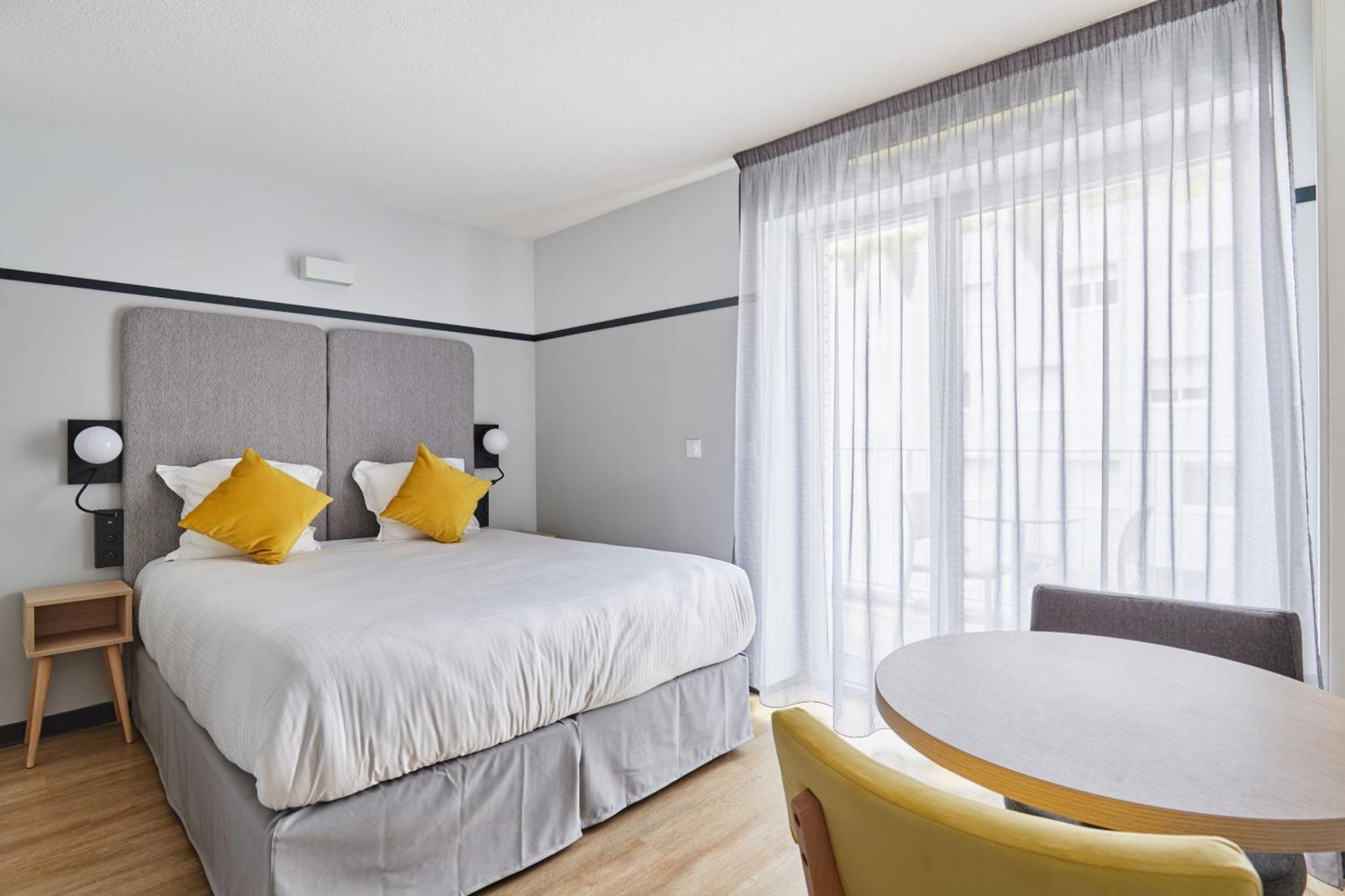 อพาร์ตโฮเต็ล โอดาลี ลียง กงฟลูอองซ์ Aparthotel ภายนอก รูปภาพ