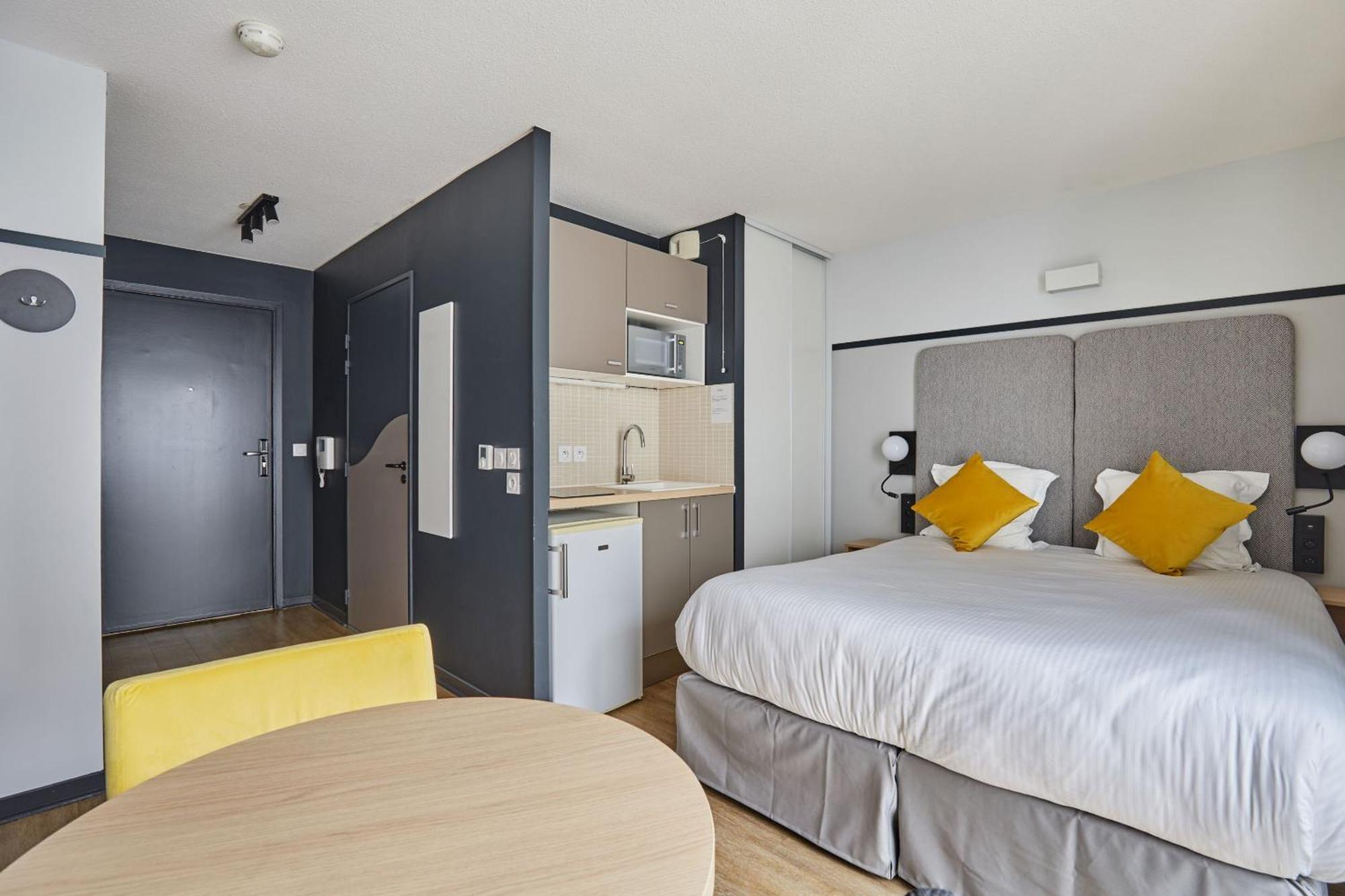 อพาร์ตโฮเต็ล โอดาลี ลียง กงฟลูอองซ์ Aparthotel ภายนอก รูปภาพ